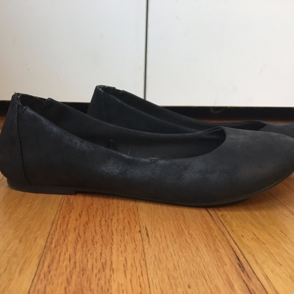 Black Rounded-Toe Flats - Picture 5 of 5